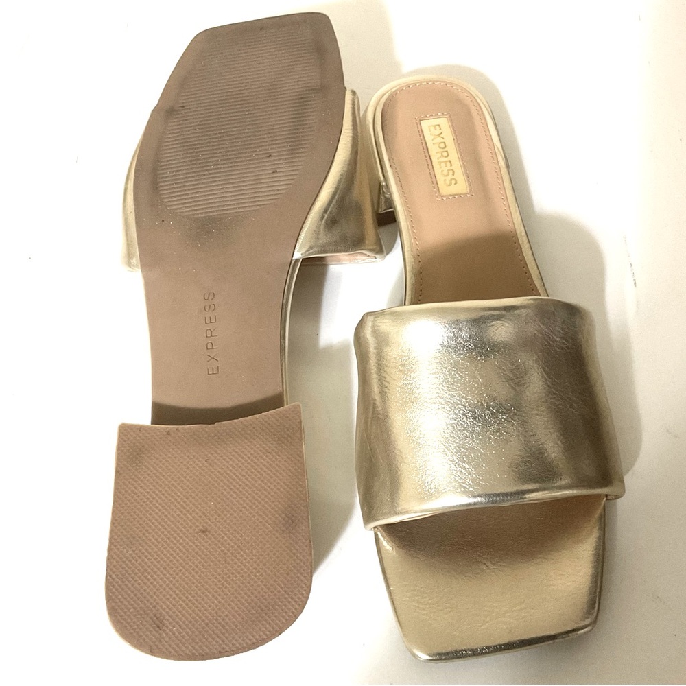 EXPRESS Metallic Gold Thick Strap Flat Sandals 8 - Picture 11 of 11